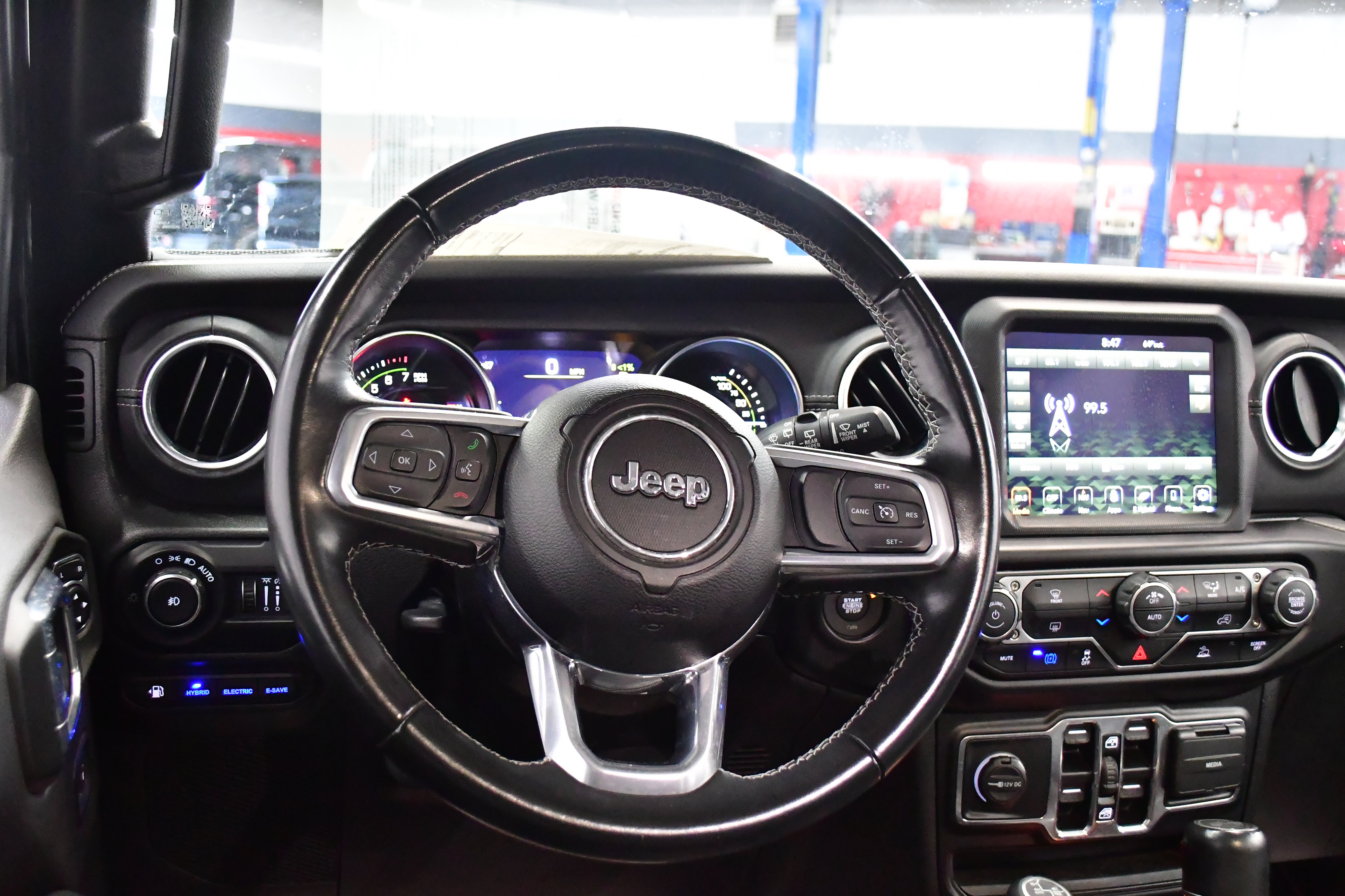 Used 2022 Jeep Wrangler Unlimited Sahara image 11