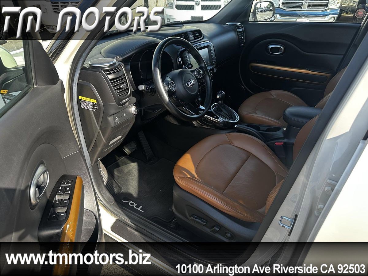 Used 2015 Kia Soul ! w/ Sun & Sound Package FWD image 6