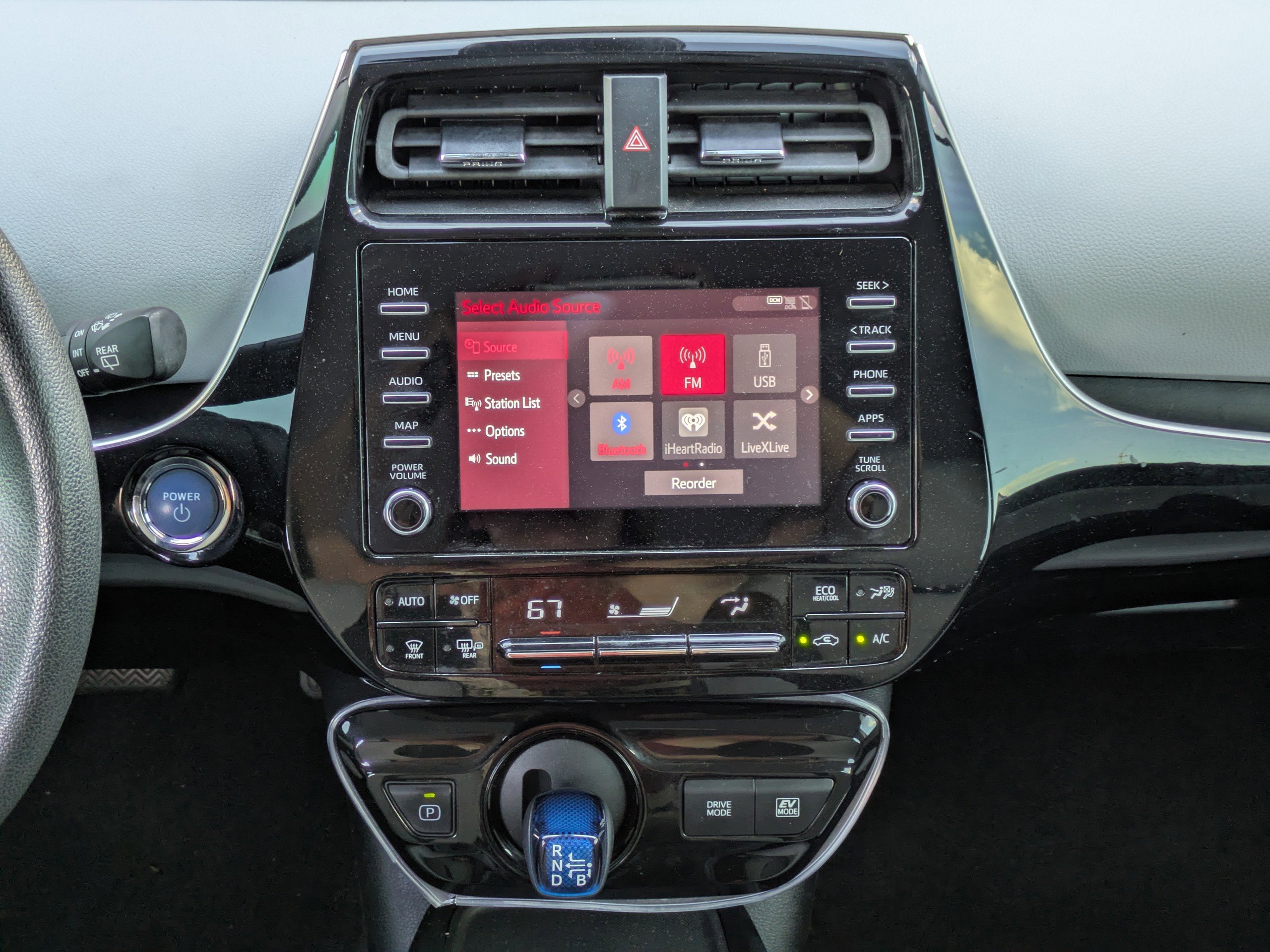 Used 2020 Toyota Prius LE image 19