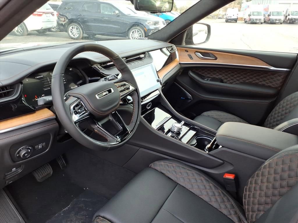 New 2026 Jeep Grand Cherokee Summit image 9