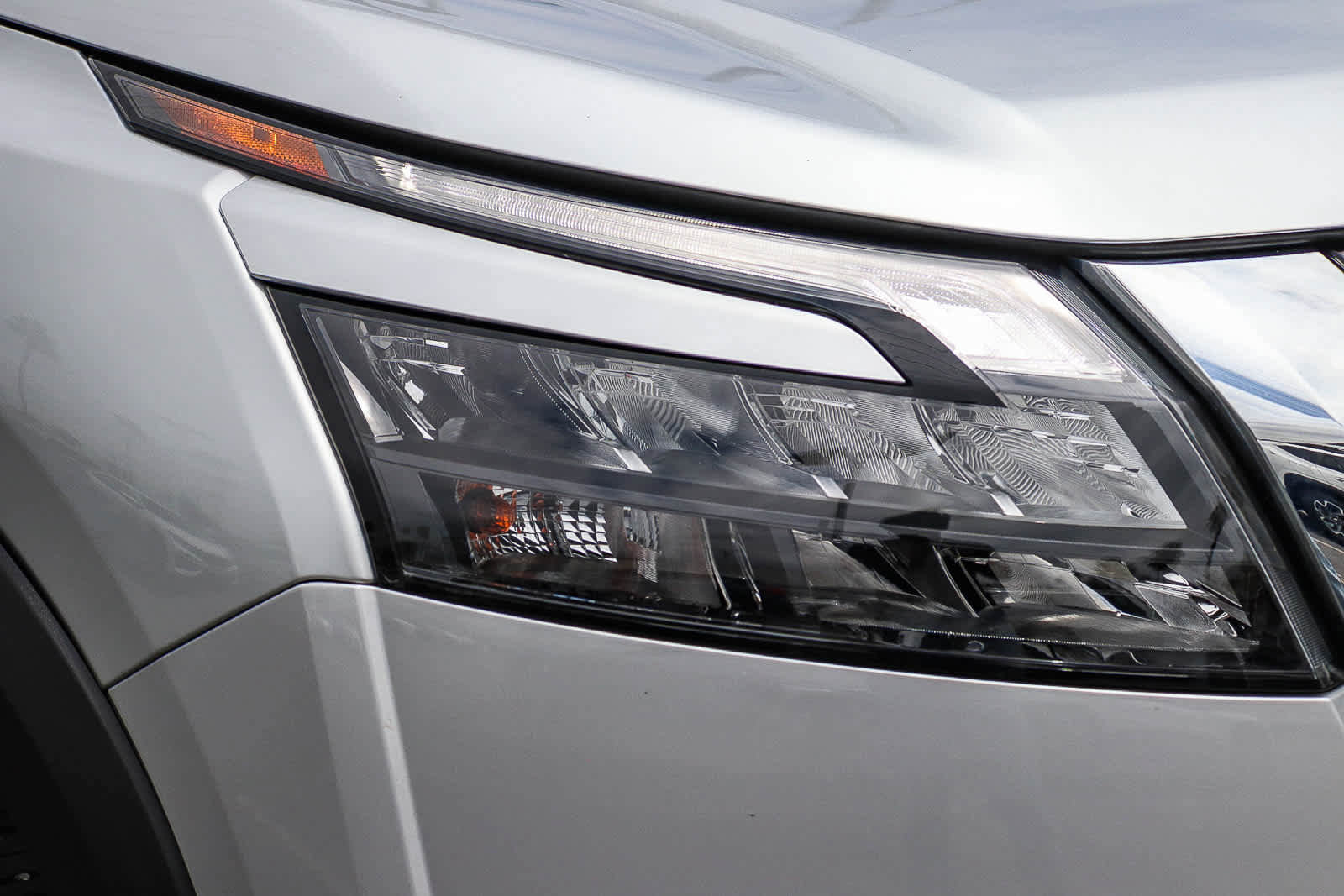 Used 2023 Nissan Pathfinder SV w/ Cargo Package FWD image 4