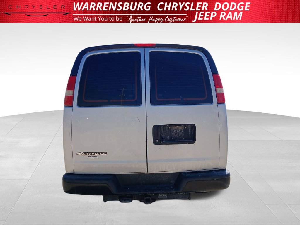 Used 2017 Chevrolet Express 2500 Extended RWD image 5