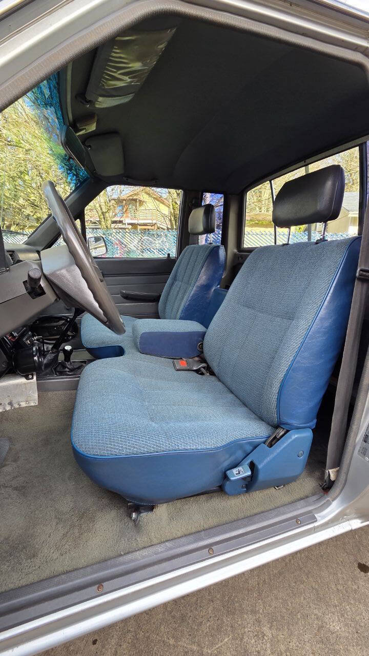 Used 1987 Toyota Pickup Deluxe AWD/4WD image 12