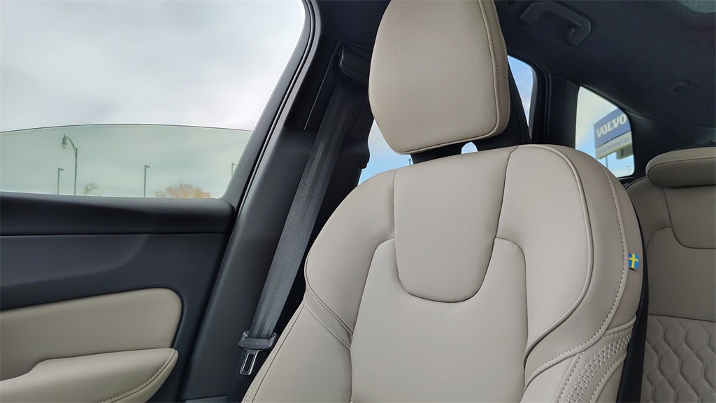 New 2026 Volvo XC60 B5 Plus w/ Climate Package image 22