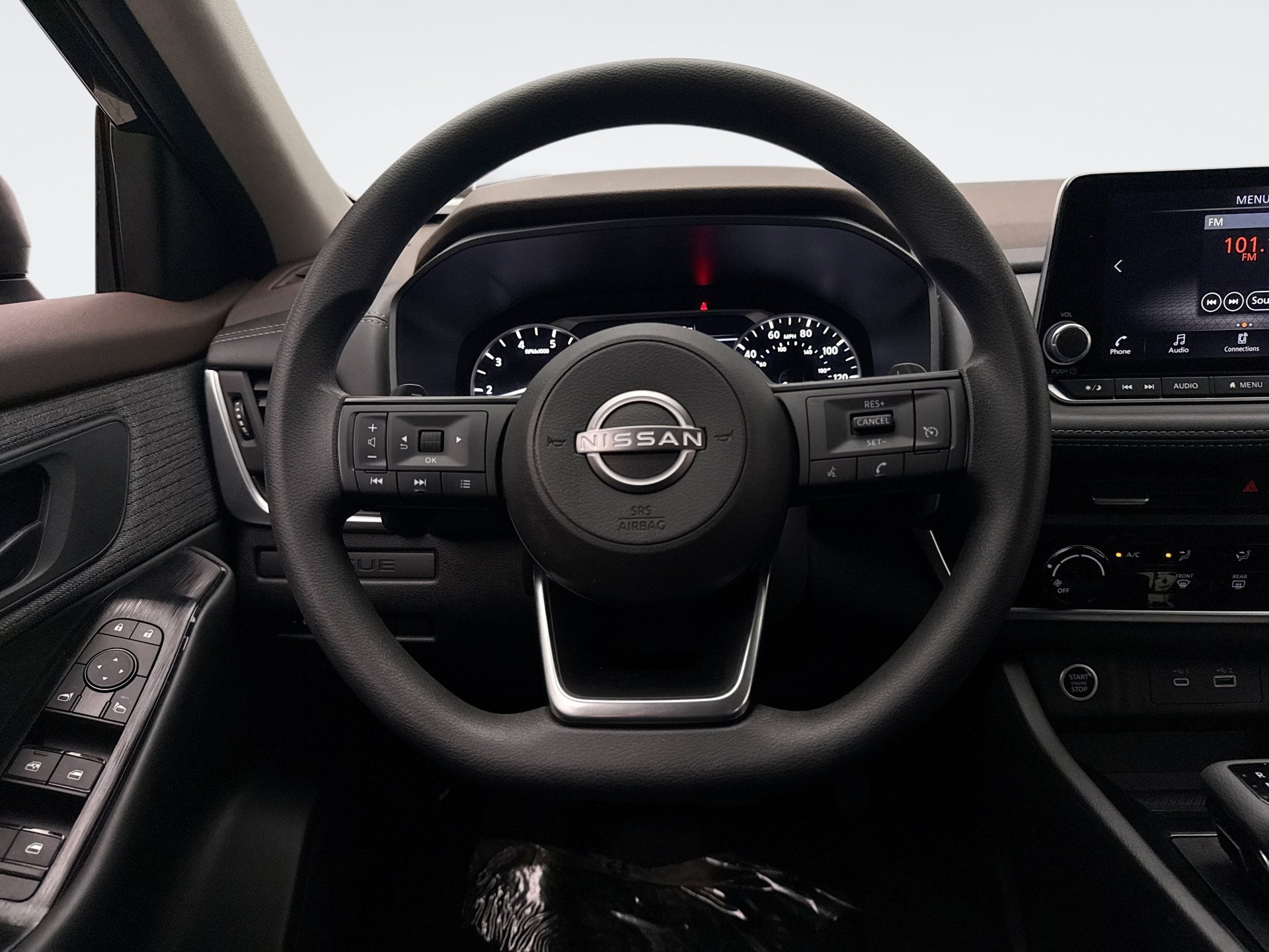Used 2023 Nissan Rogue S AWD/4WD image 12