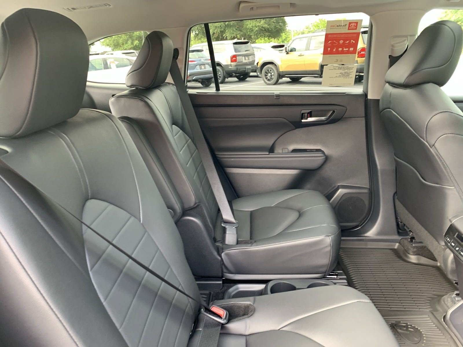New 2024 Toyota Highlander XLE FWD image 29