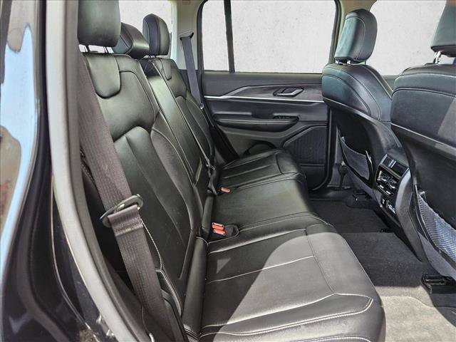 Used 2023 Jeep Grand Cherokee Limited AWD/4WD image 16