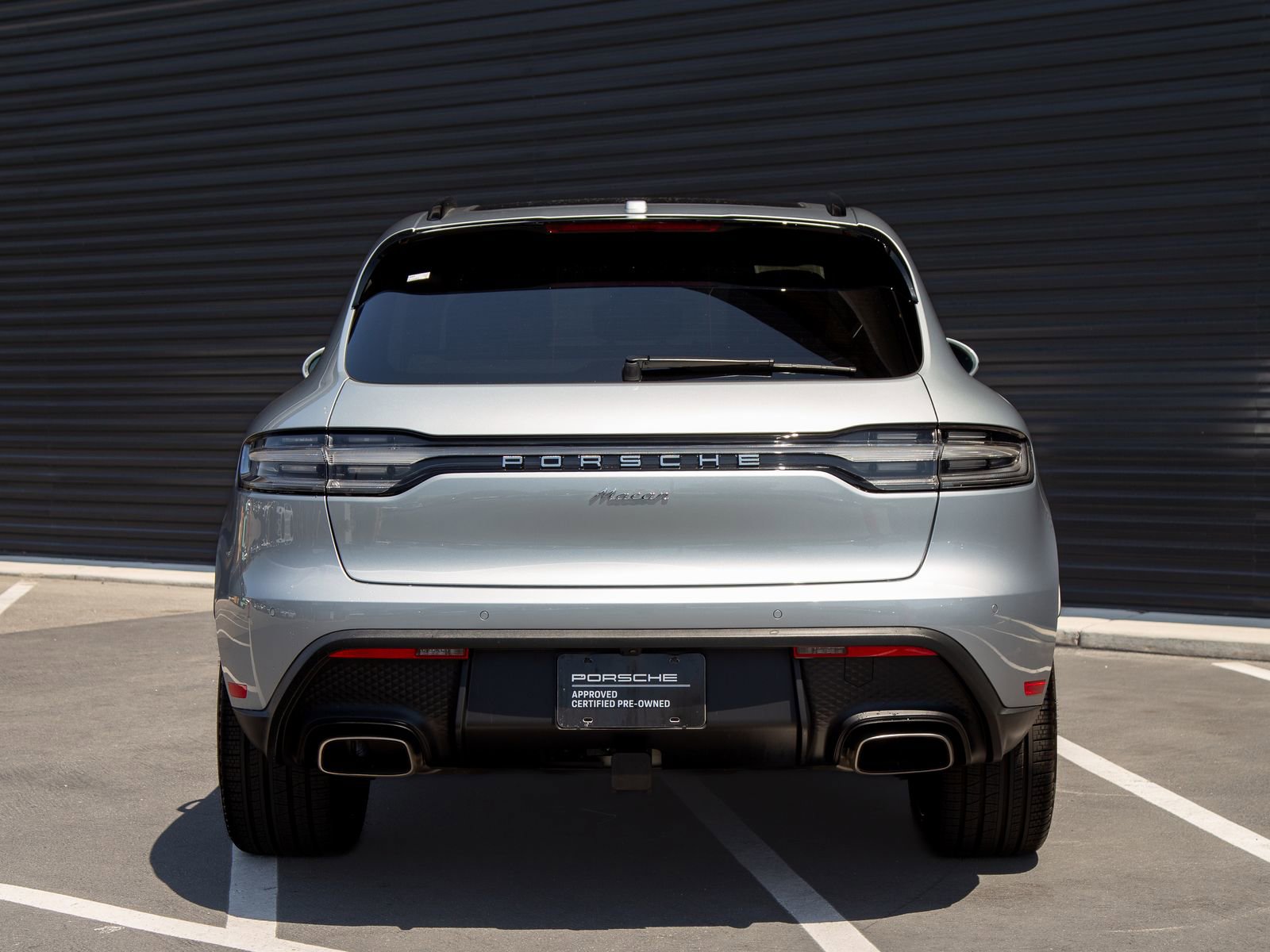 Certified 2025 Porsche Macan AWD/4WD image 10