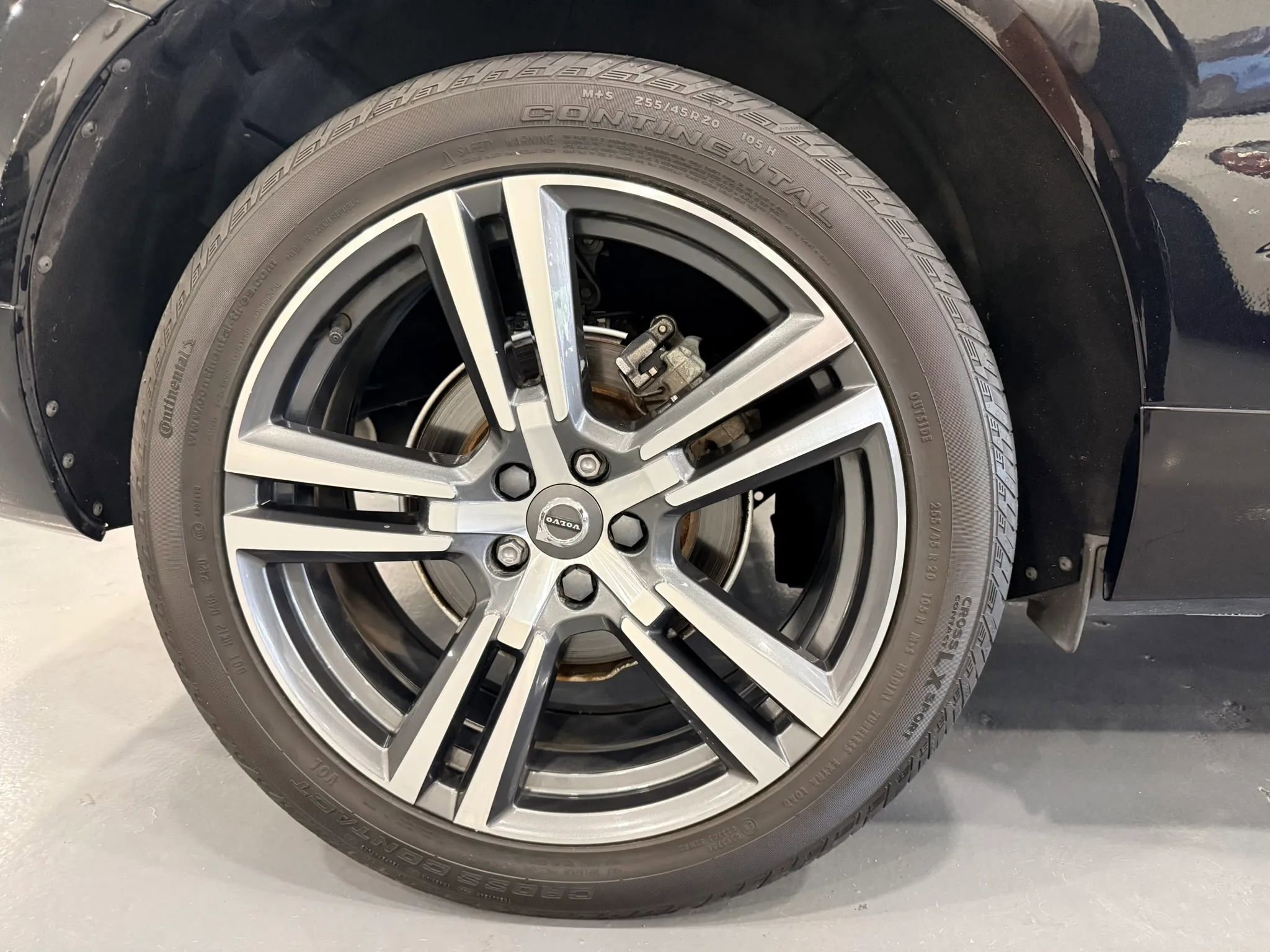 Used 2018 Volvo XC60 T5 Momentum w/ Vision Package AWD/4WD image 37