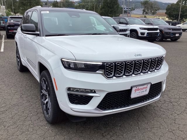 Used 2023 Jeep Grand Cherokee Summit AWD/4WD image 3