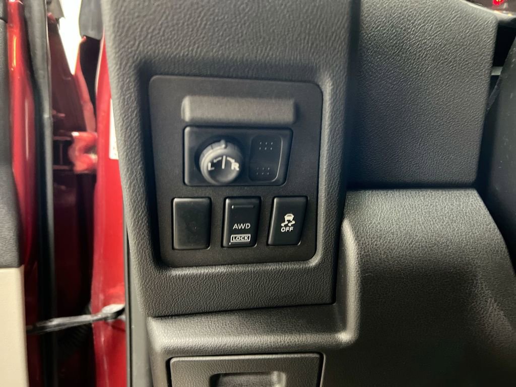 Used 2011 Nissan Rogue SV w/ Premium Pkg image 19