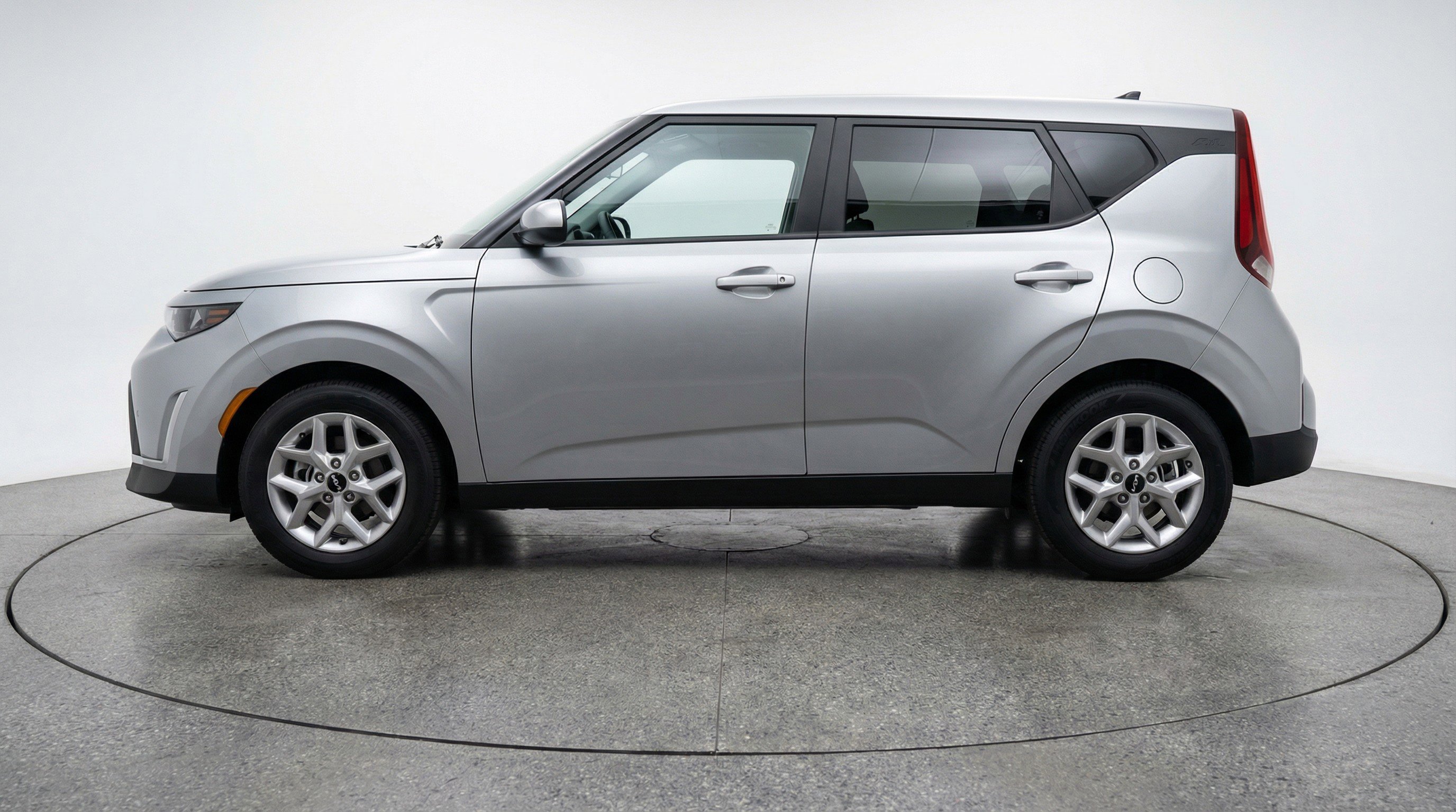 Used 2025 Kia Soul LX w/ LX Technology Package image 5