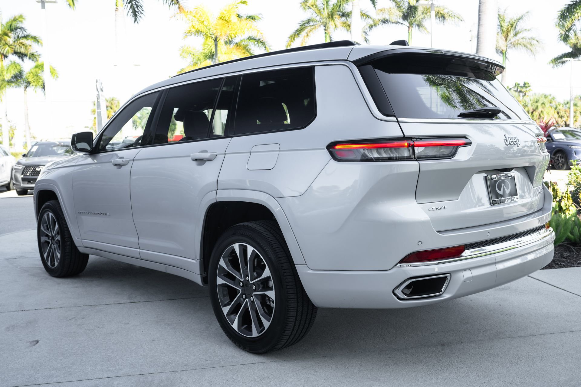 Used 2024 Jeep Grand Cherokee L Overland w/ Trailer Tow Package image 23