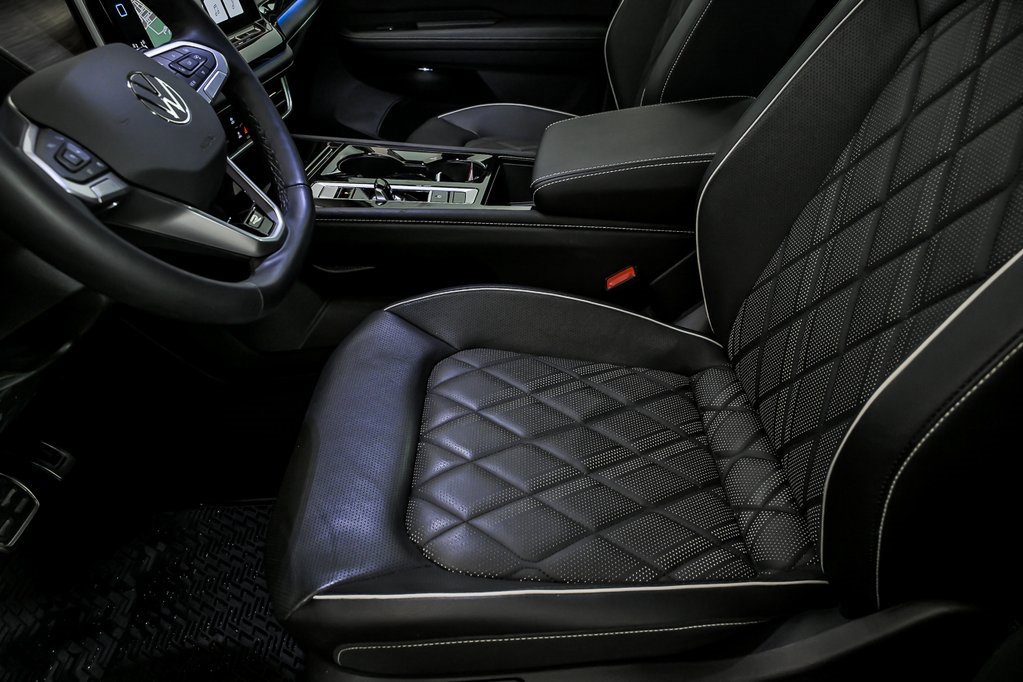 Certified 2025 Volkswagen Atlas SEL Premium R-Line image 8