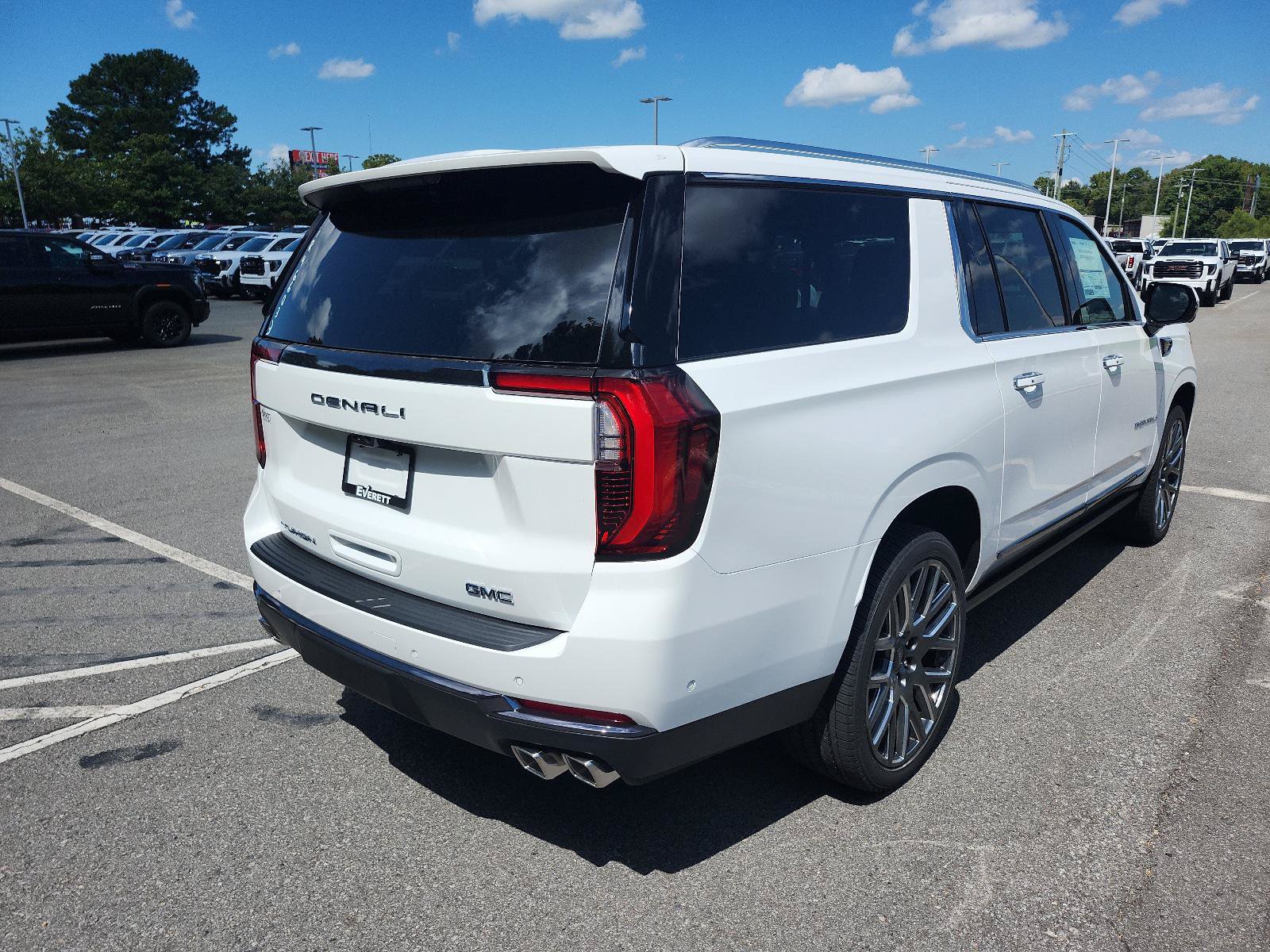 New 2026 GMC Yukon XL Denali Ultimate AWD/4WD image 3
