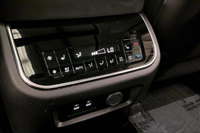 Used 2025 INFINITI QX80 Sensory AWD/4WD image 34