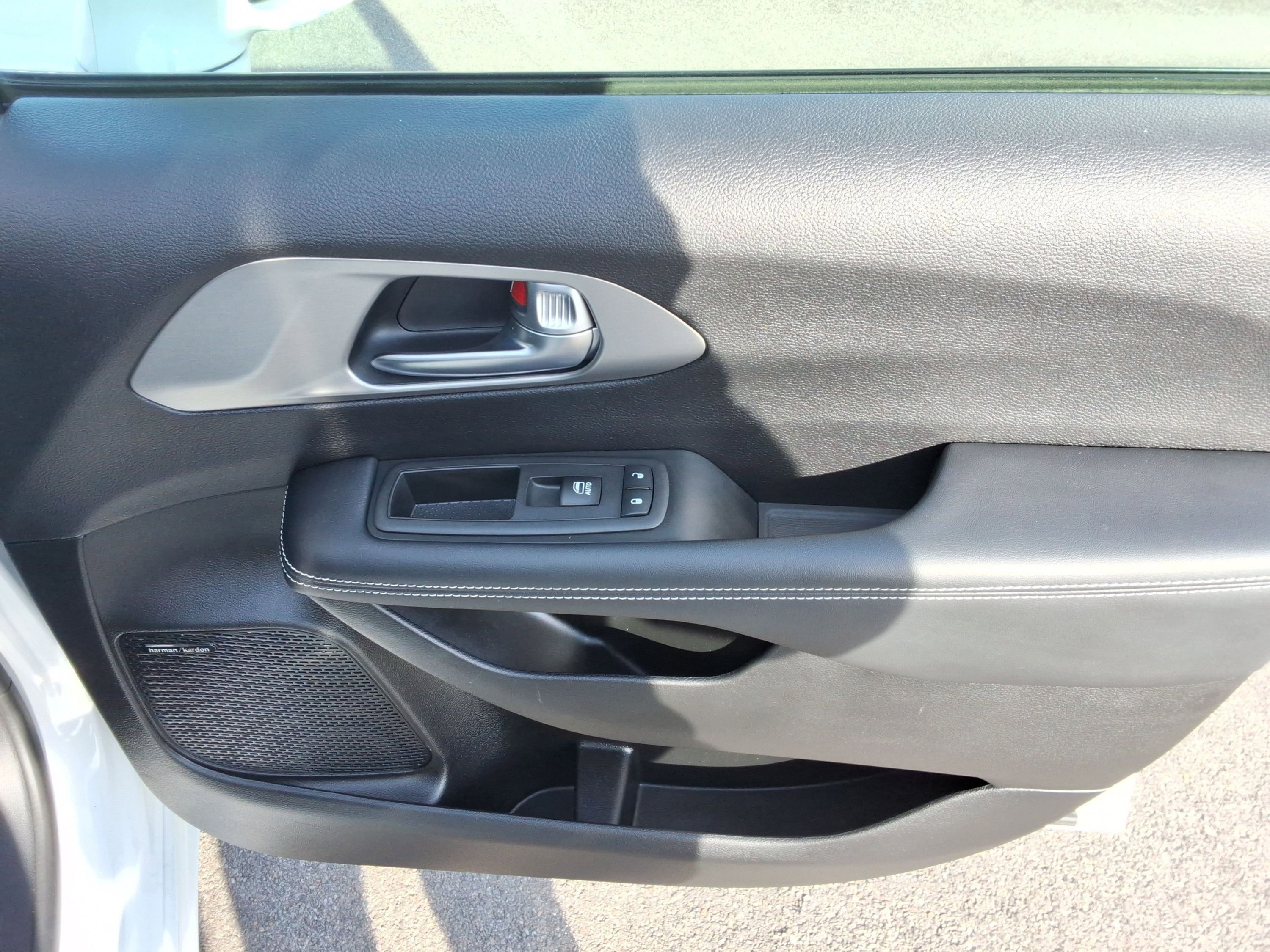 Used 2022 Chrysler Pacifica Limited w/ S Appearance Package image 27