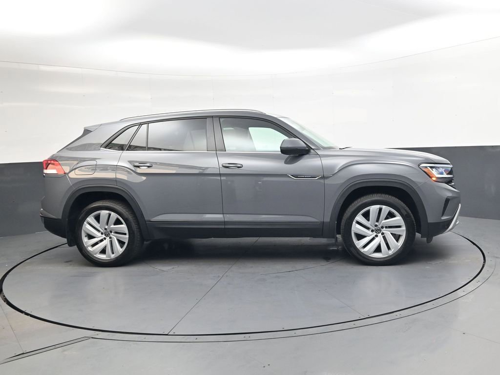Used 2022 Volkswagen Atlas Cross Sport SE w/ Panoramic Sunroof Package image 3