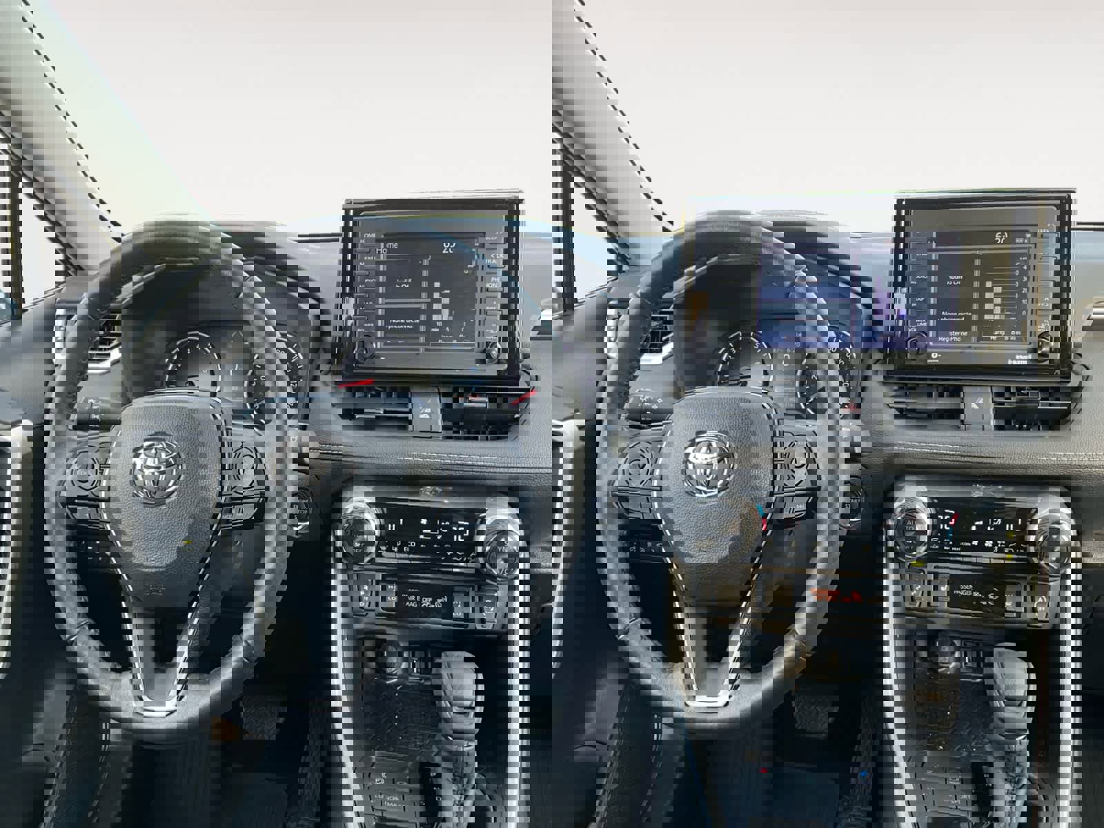 Used 2022 Toyota RAV4 XLE w/ Convenience Package image 12