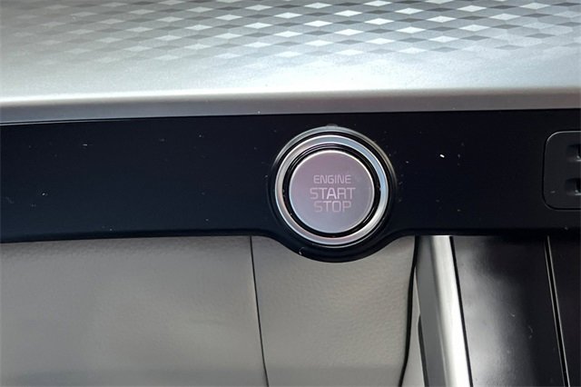 Used 2023 Kia Carnival LX image 28