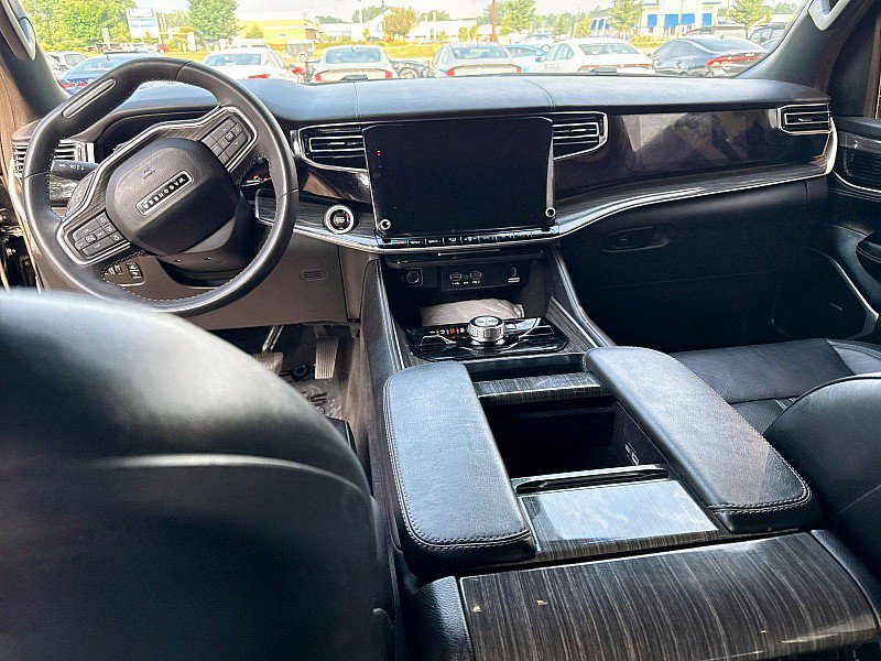 Used 2022 Jeep Wagoneer Series II w/ Convenience Group I AWD/4WD image 11