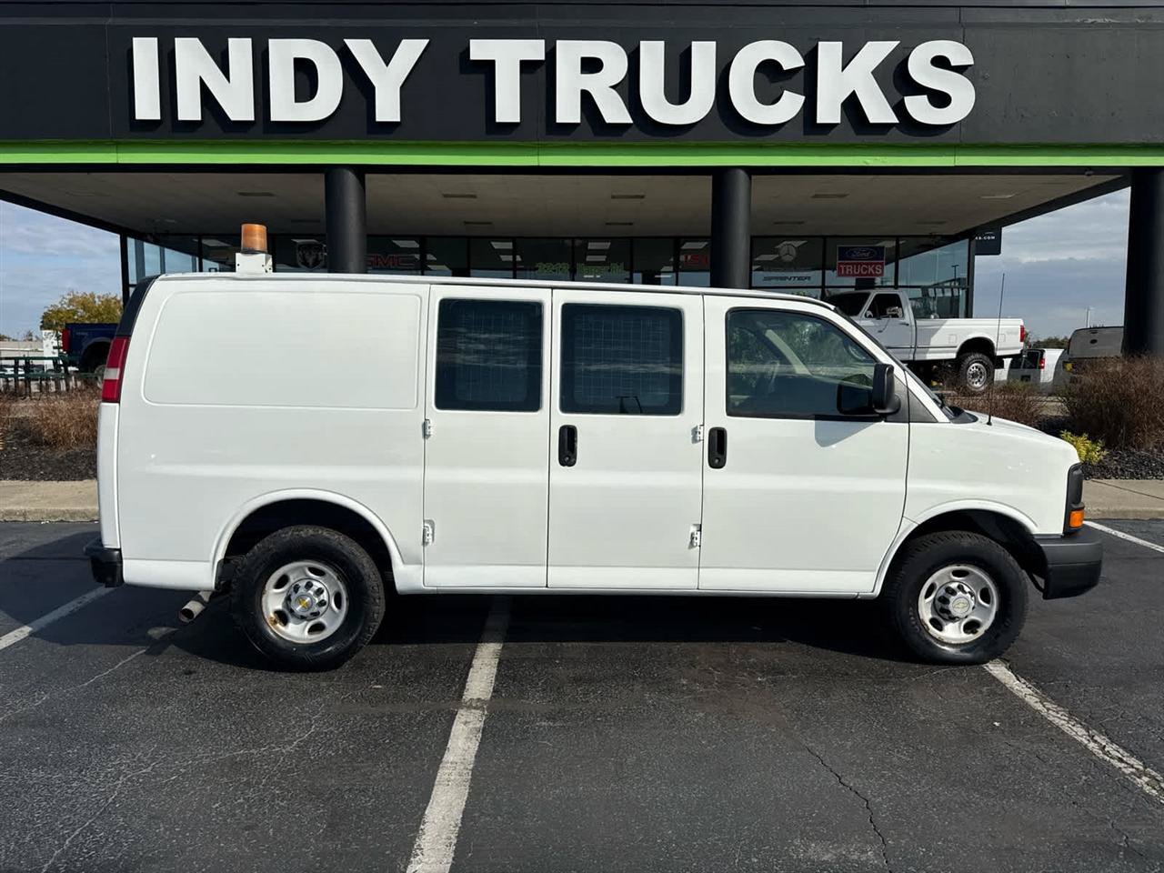 Used 2011 Chevrolet Express 2500 RWD image 1