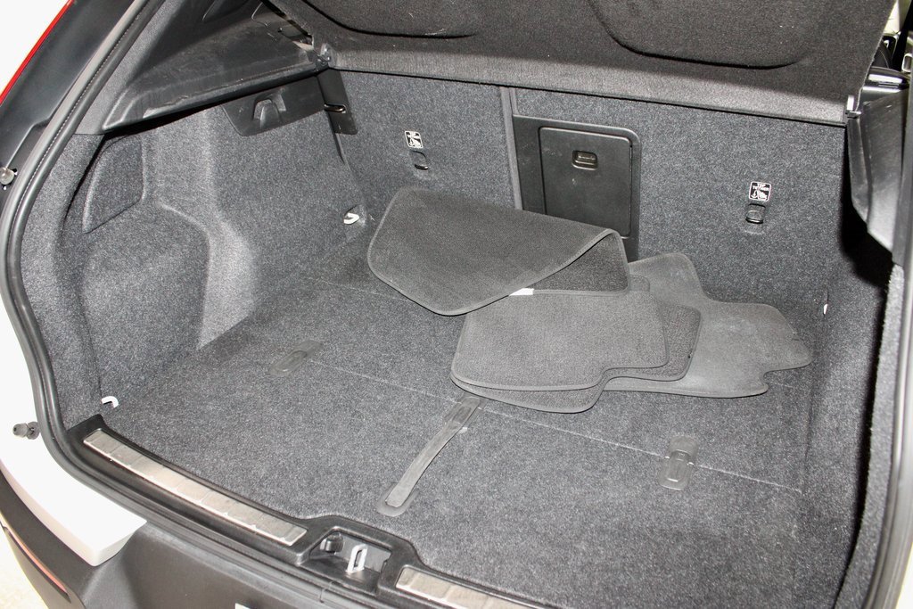 Used 2022 Volvo XC40 T5 Inscription image 14