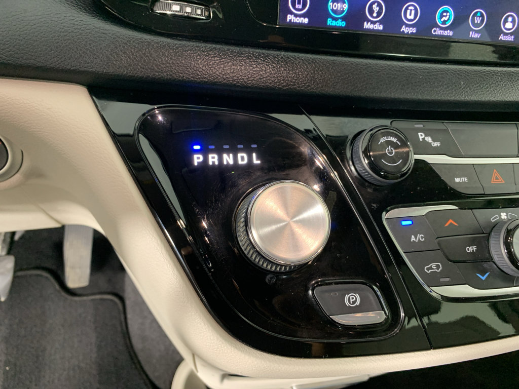 Used 2018 Chrysler Pacifica Touring Plus FWD image 25