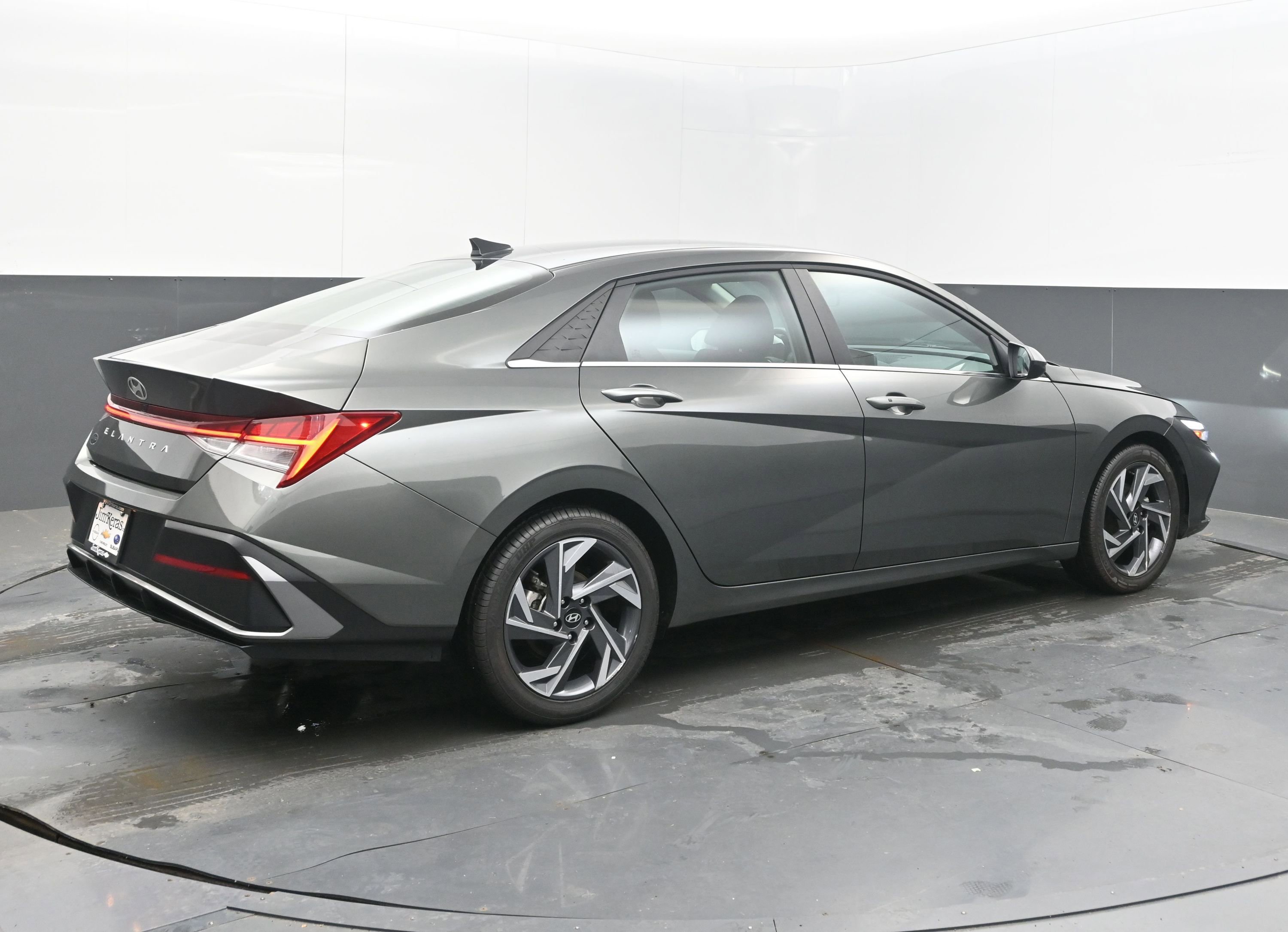 Used 2025 Hyundai Elantra SEL image 9