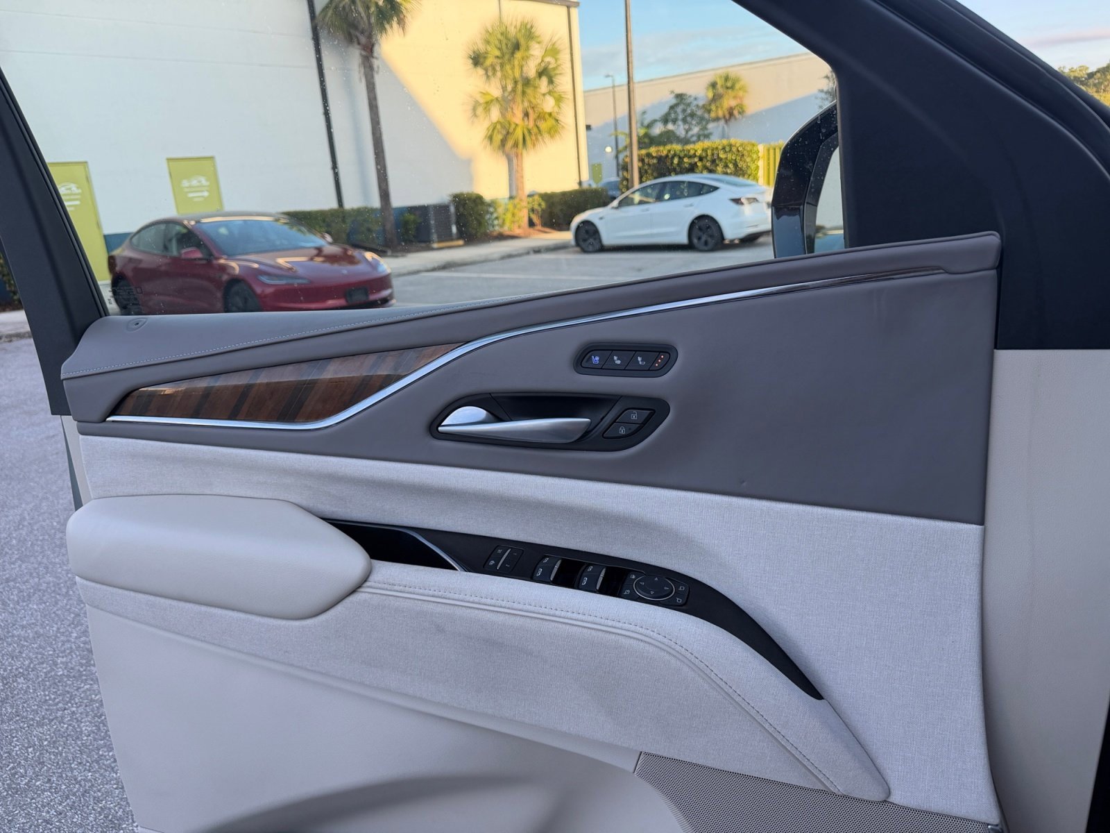 Used 2024 Cadillac Escalade Premium Luxury Platinum image 20