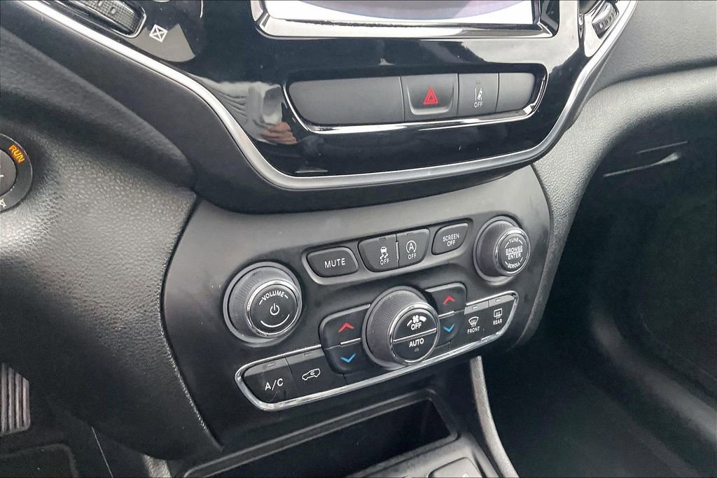 Used 2022 Jeep Cherokee Limited image 18