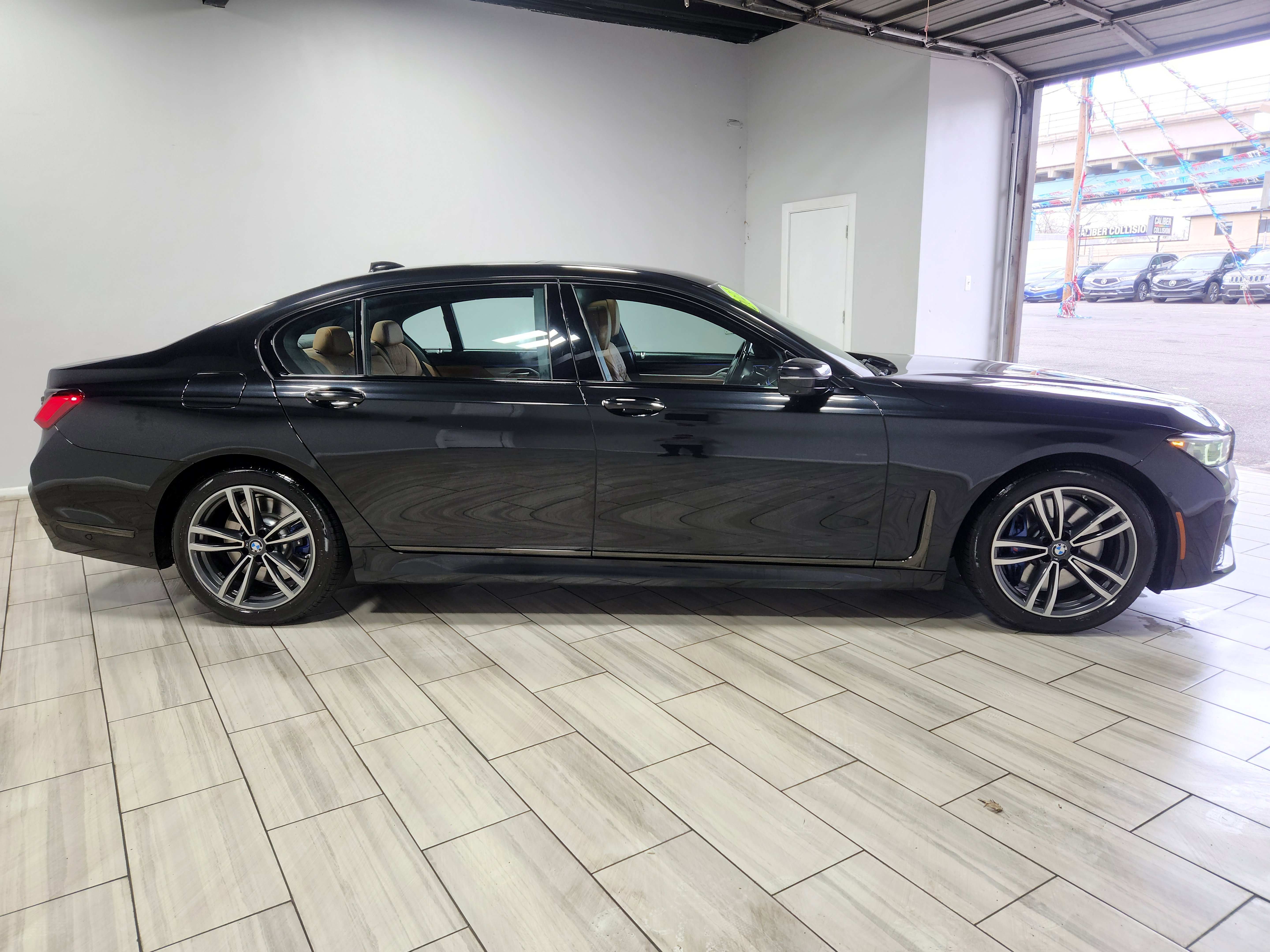 Used 2021 BMW 740i w/ M Sport Package image 6