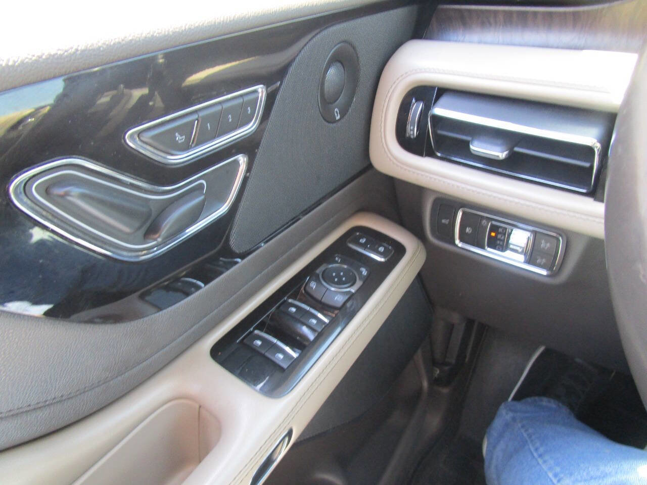 Used 2020 Lincoln Aviator Reserve w/ Equipment Group 201A AWD/4WD image 18