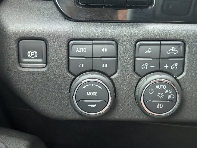 Used 2025 Chevrolet Silverado 2500 LTZ w/ LTZ Plus Package AWD/4WD image 25