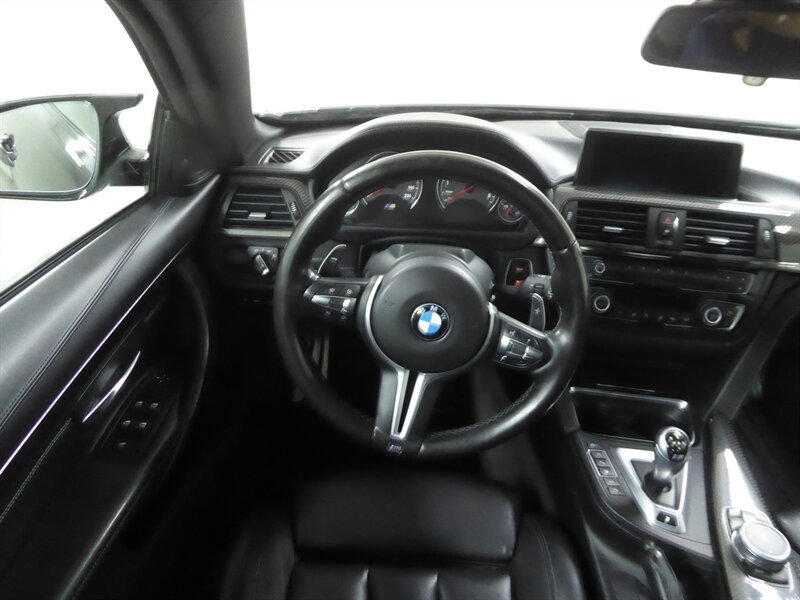 Used 2015 BMW M4 Convertible RWD image 18