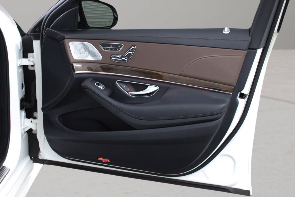 Used 2017 Mercedes-Benz S 550 Sedan image 23