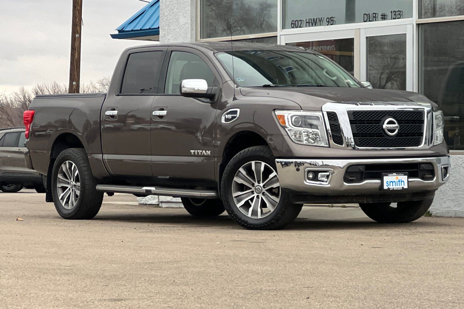 Used 2017 Nissan Titan SL image 2
