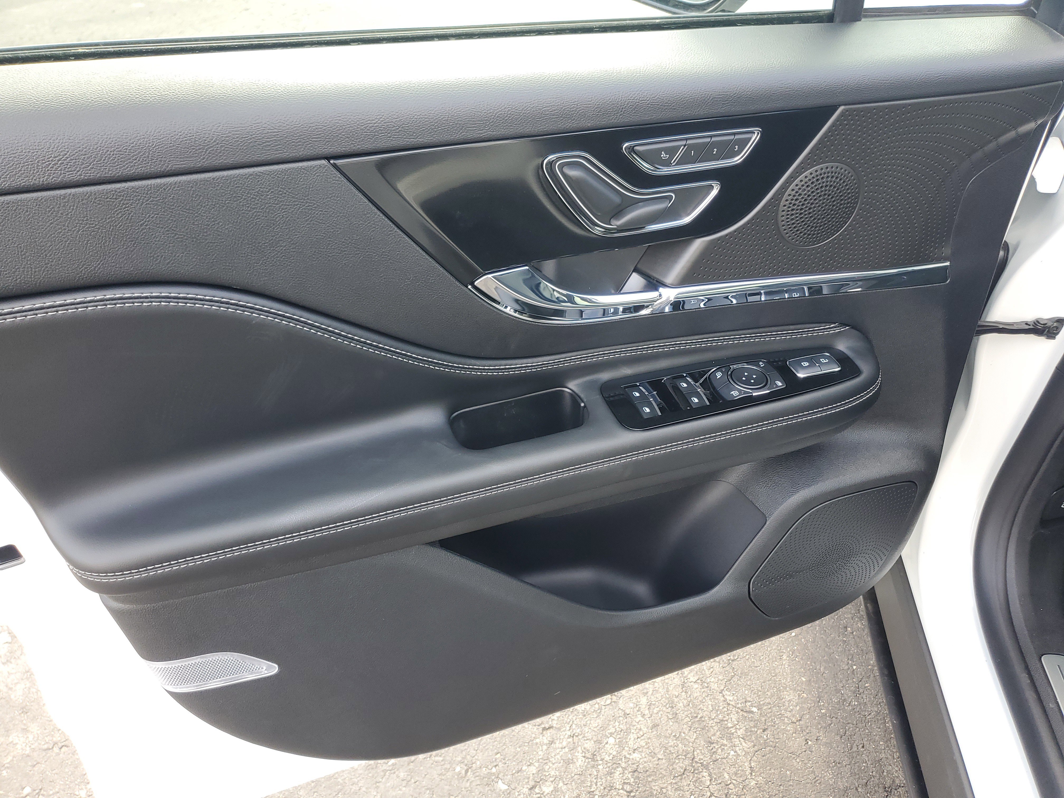 New 2026 Lincoln Corsair Premiere image 8