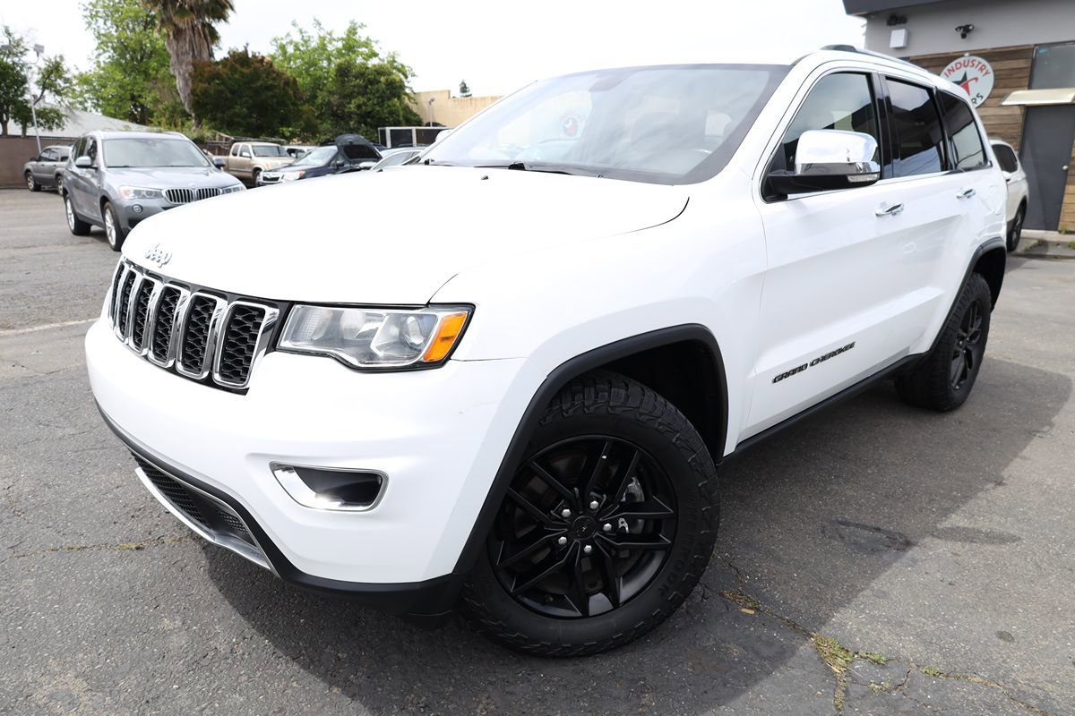 Used 2018 Jeep Grand Cherokee Limited AWD/4WD image 2