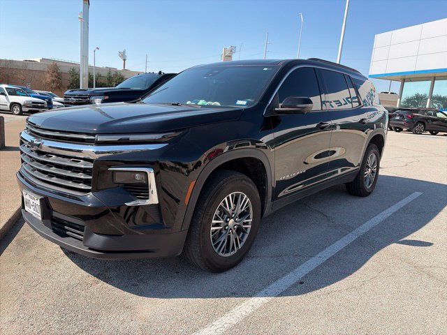 Used 2025 Chevrolet Traverse LT w/ Driver Confidence Package FWD image 2