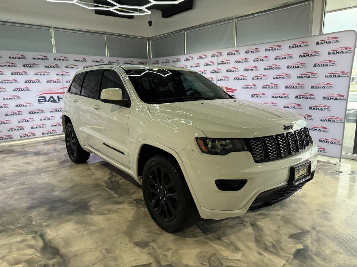 Used 2019 Jeep Grand Cherokee Altitude AWD/4WD image 3
