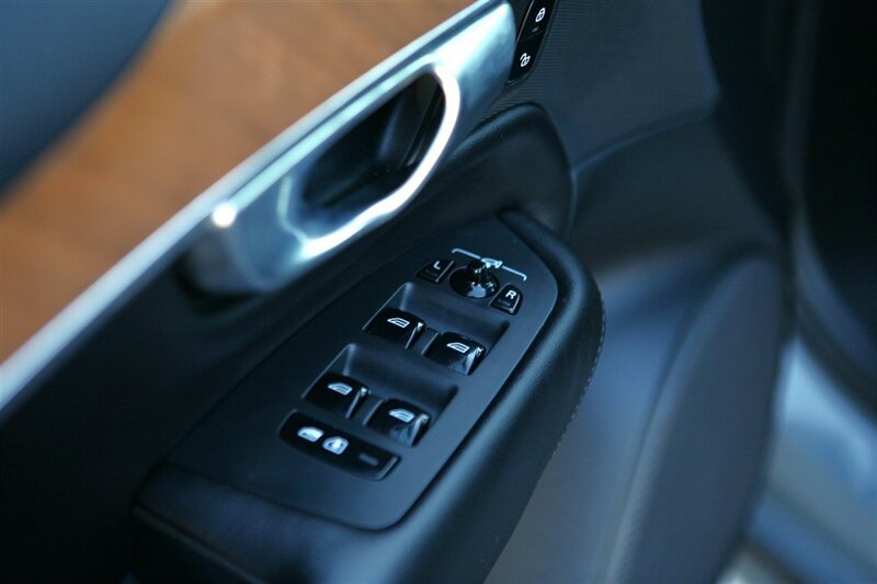 Used 2023 Volvo XC90 B6 Plus AWD/4WD image 9