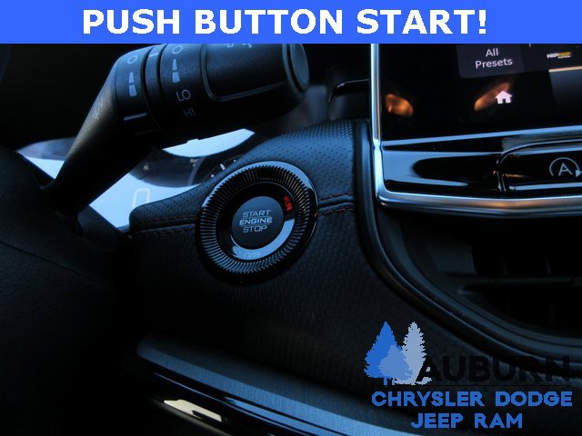 Used 2025 Jeep Compass Trailhawk image 16