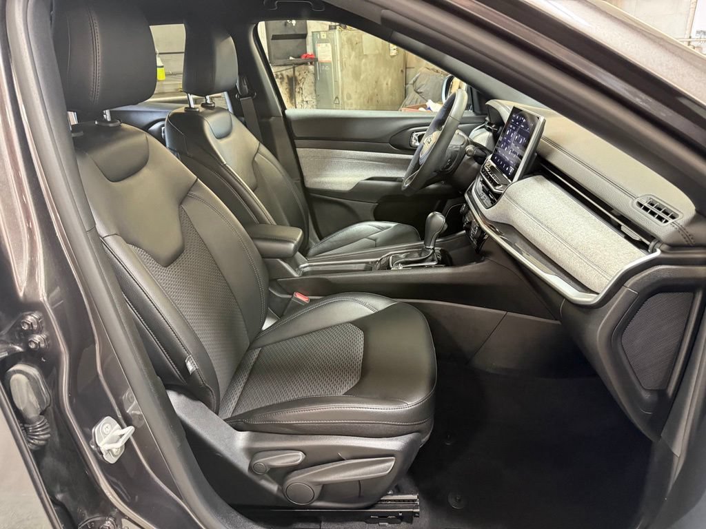 Certified 2023 Jeep Compass Latitude w/ Convenience Group AWD/4WD image 26