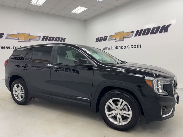 Used 2024 GMC Terrain SLE image 3