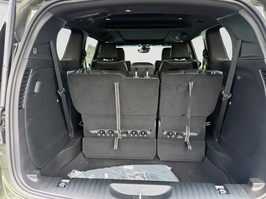 New 2027 Chrysler Pacifica Limited AWD/4WD image 18