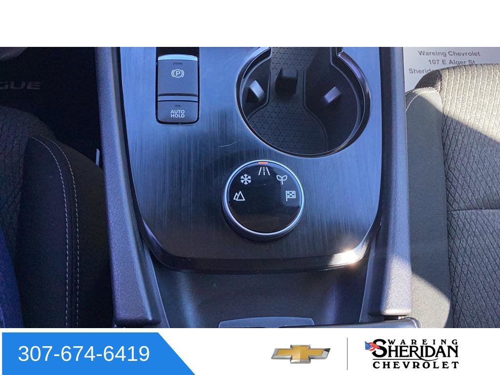 Used 2025 Nissan Rogue SV image 14