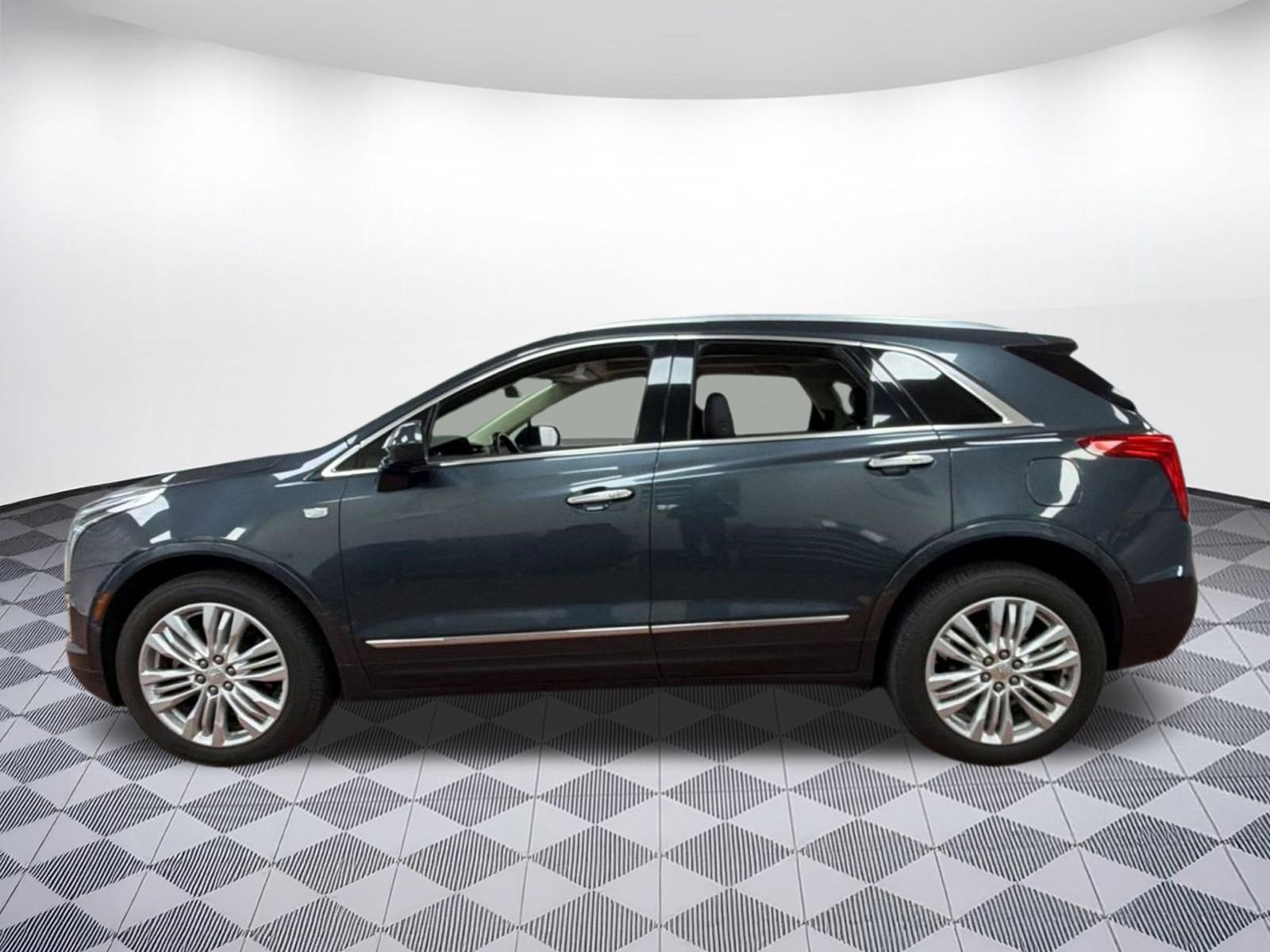 Used 2019 Cadillac XT5 Premium Luxury image 2