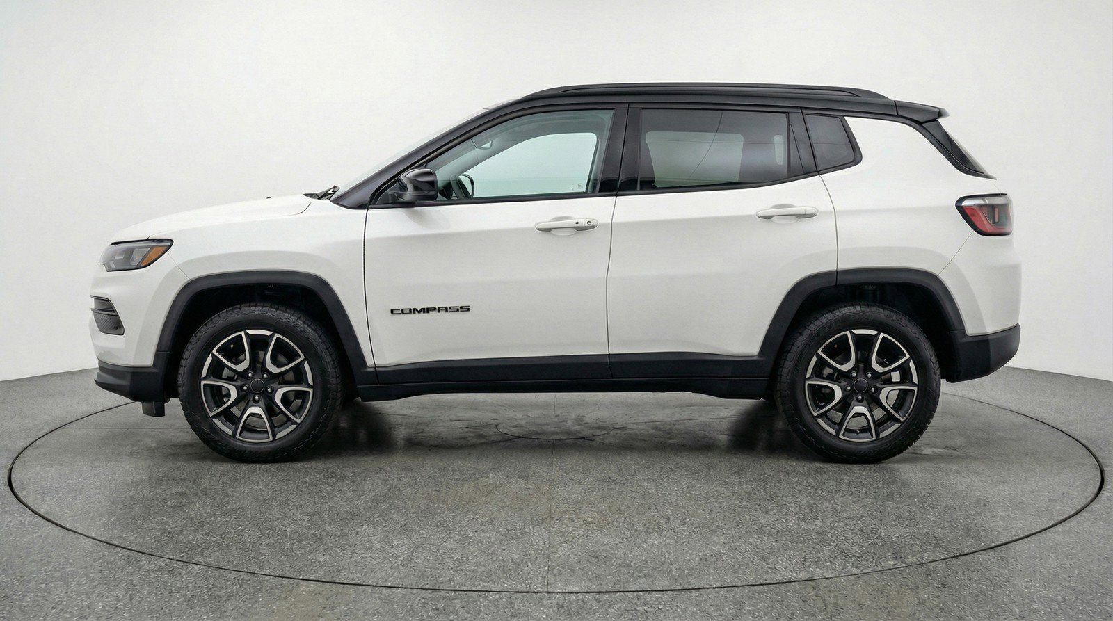 Used 2025 Jeep Compass Trailhawk image 5