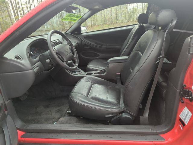 Used 2001 Ford Mustang Convertible RWD image 11